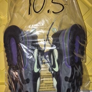 Nike ACG Black and Purple Athletic Shoes
